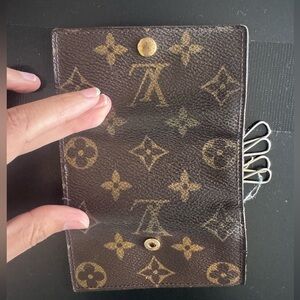 Authentic Louis Vuitton key holder 4 keys vintage